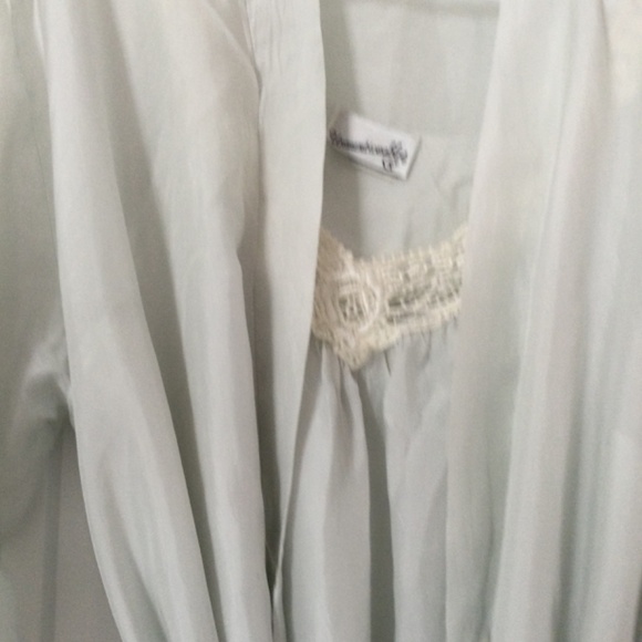 Gorgeous Unmentionables Silk Penoir Set - Picture 3 of 10